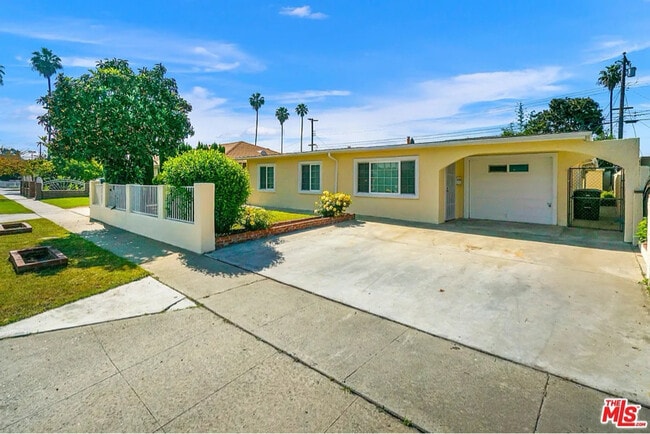 Photo - 430 E 184th St House