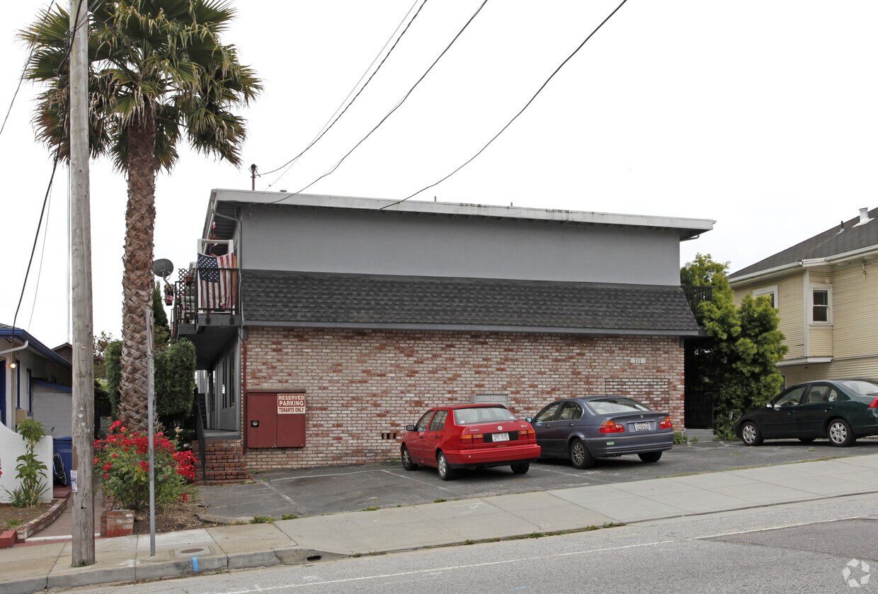 Foto del edificio - 711 3rd St