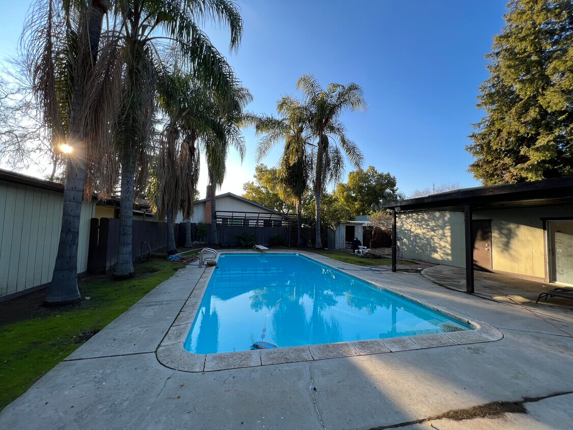 Primary Photo - 1116 E Fremont Ave