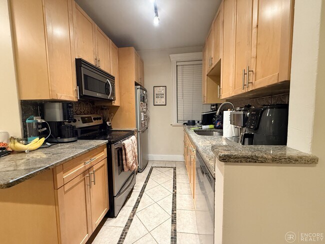 Building Photo - 65 Park Dr