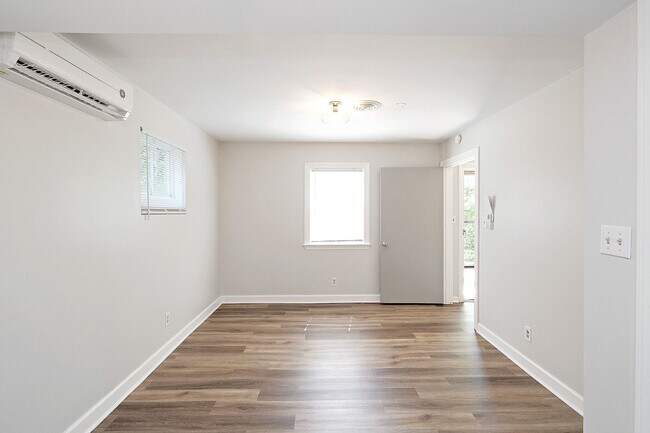 Foto del edificio - Pet-Friendly Fry's Spring Basement Apartment