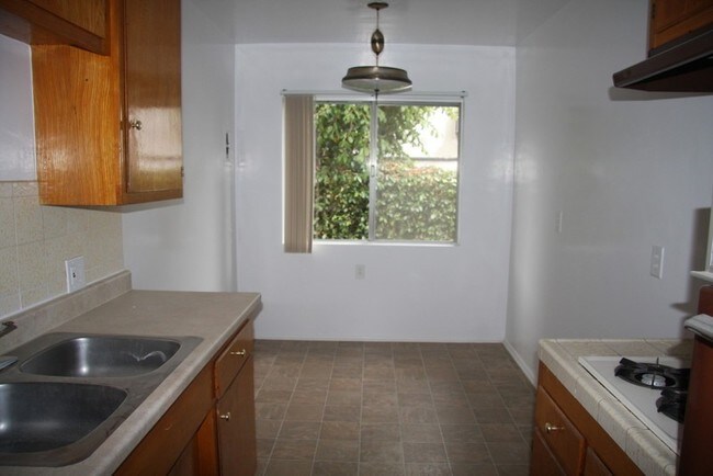 Foto del edificio - 908 E Chevy Chase Dr