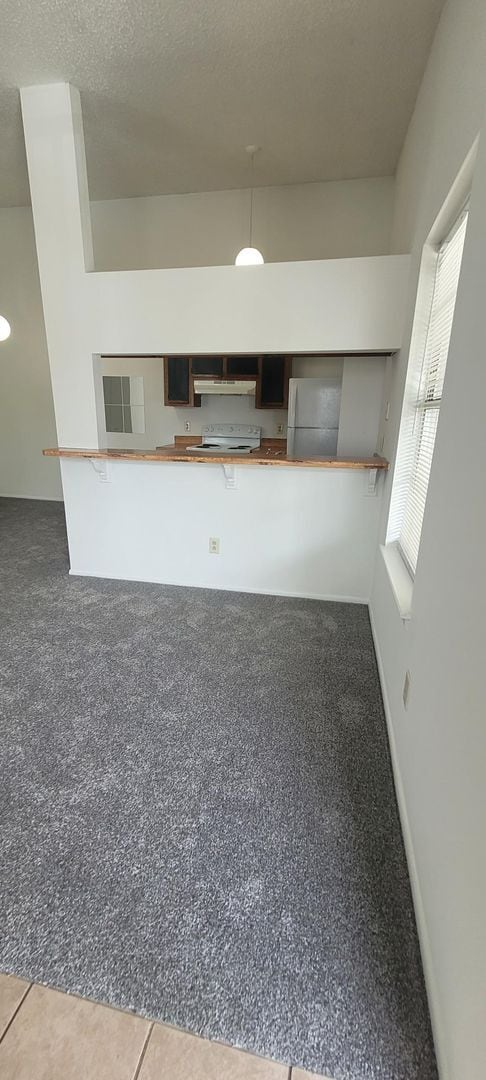 Building Photo - Great condo in Newpoint Condominiums