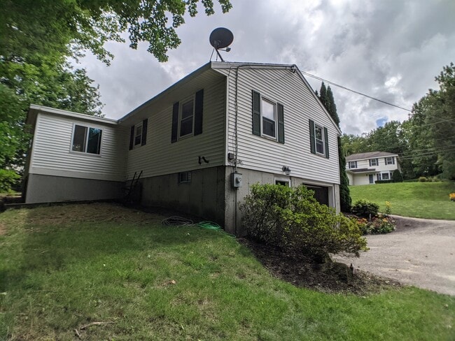 Building Photo - 22 Emerald Dr