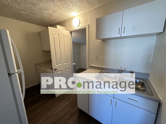 Foto del edificio - 437 W Crowley St