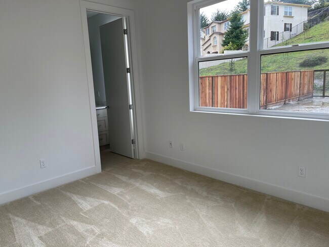 room - 3351 Shannon Pl