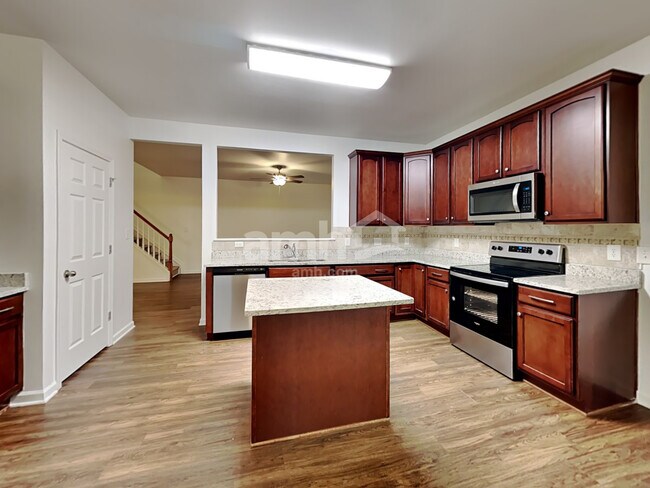 Building Photo - 1625 Essexwood Dr