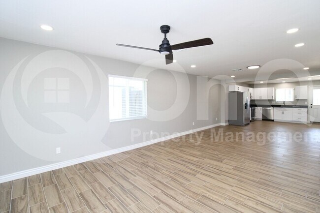 Foto del edificio - 4001 E Apollo Rd