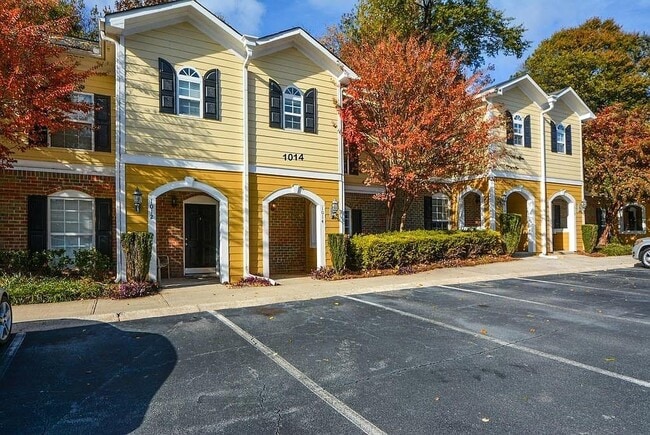 Building Photo - 1014 Summer Pl NW