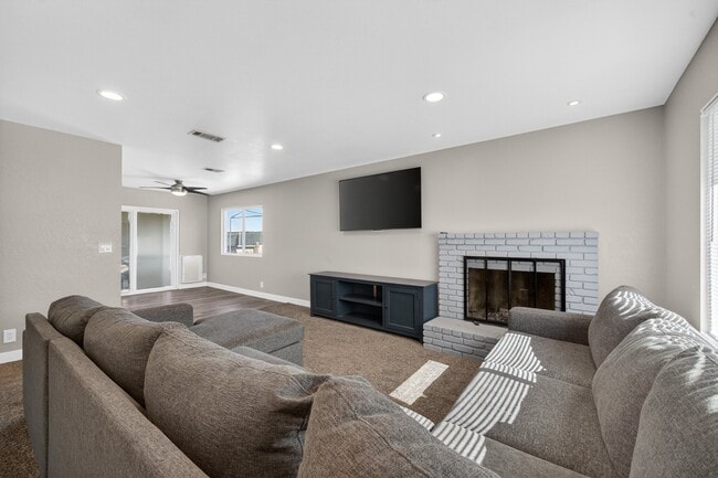 Building Photo - 29121 Ave De Las Flores
