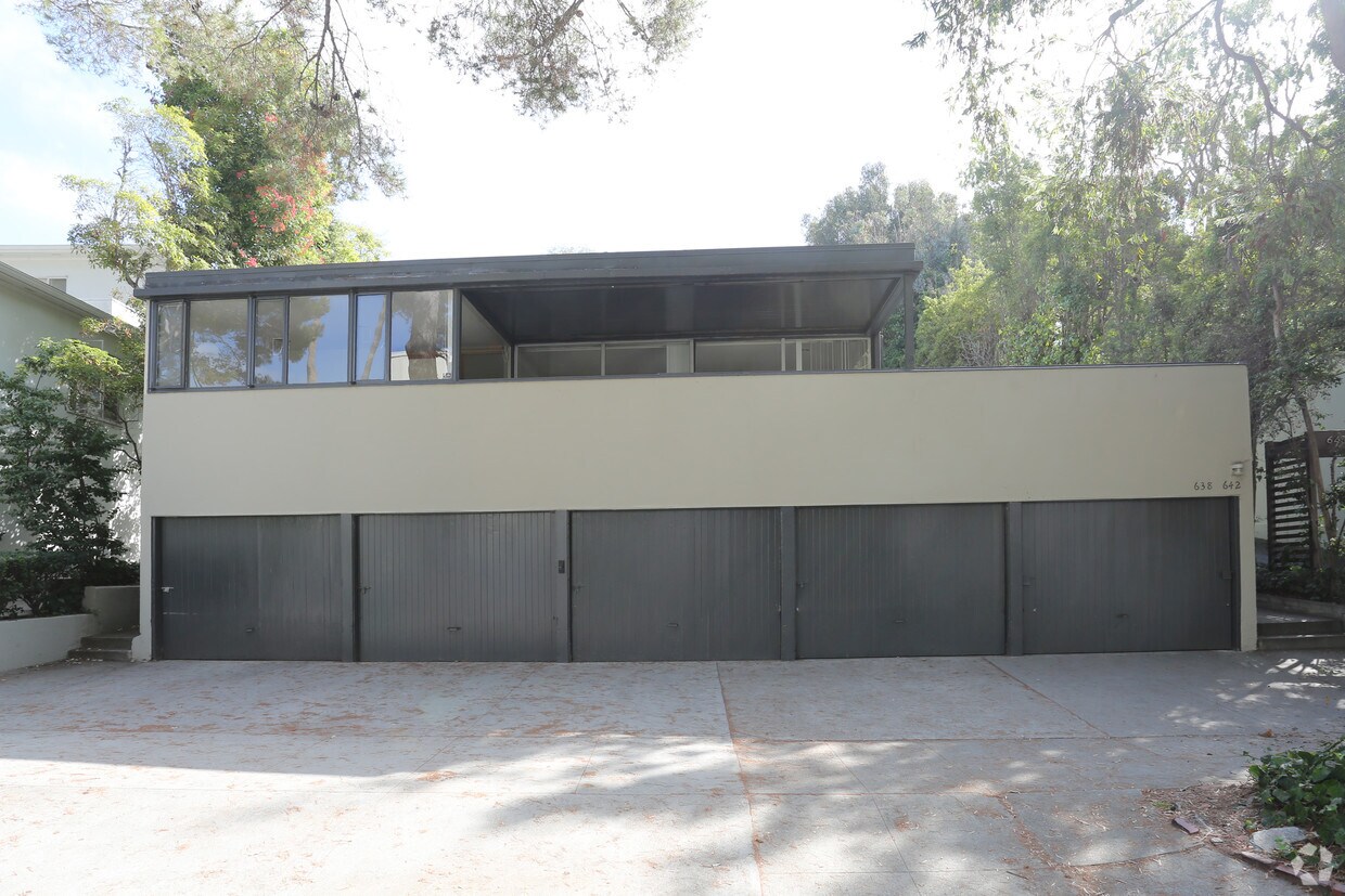 Building Photo - 638-642 Kelton Ave