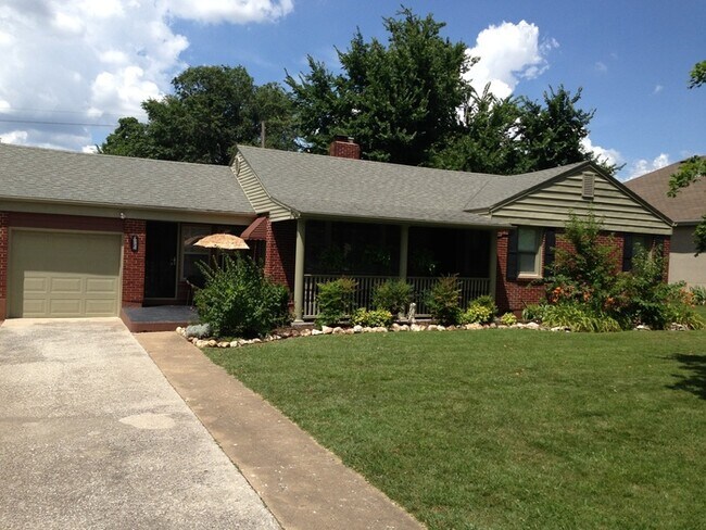 Foto del edificio - Stunning 3 Bedroom, 2 Bath Home in Univers...