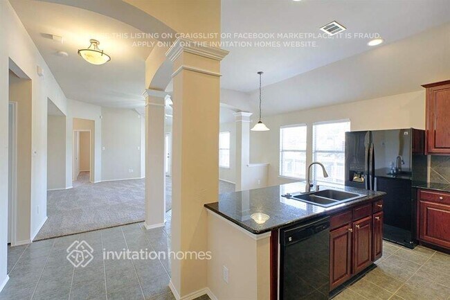 Building Photo - 5000 Blackwood Dr