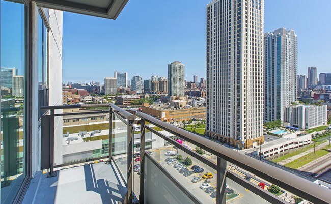 Foto del edificio - 330 N Jefferson St