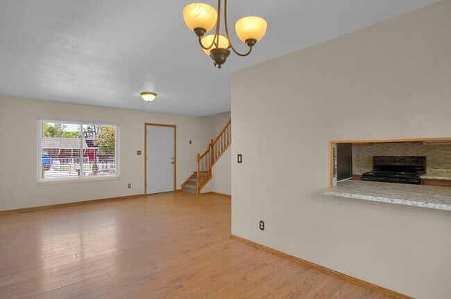 Foto del edificio - Nice 4 Bed 2 Bath Home with Oversized Gara...