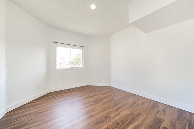 Foto del edificio - 1701 Fletcher Ave