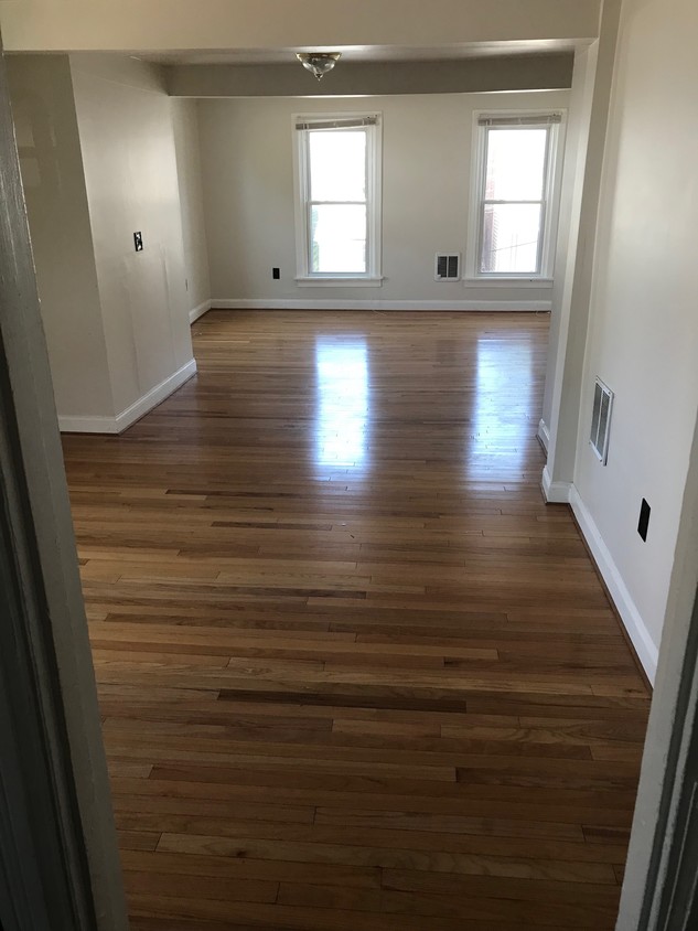 Sala de estar - 240 E Water St