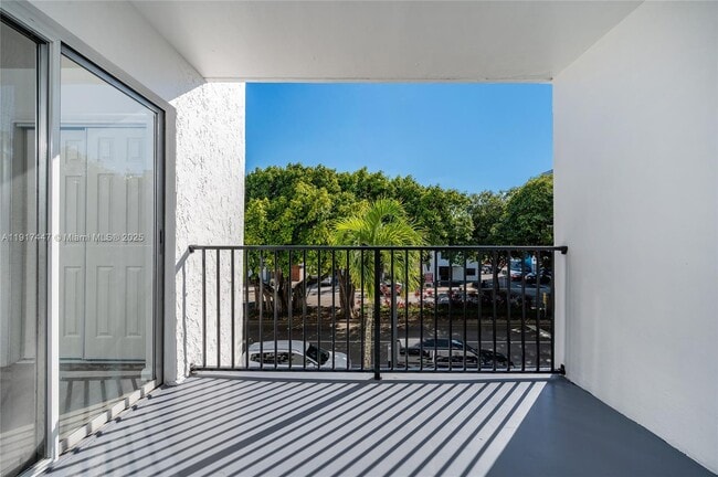 Building Photo - 2461 Coral Wy