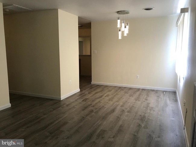 Building Photo - 7608 Heritage Dr