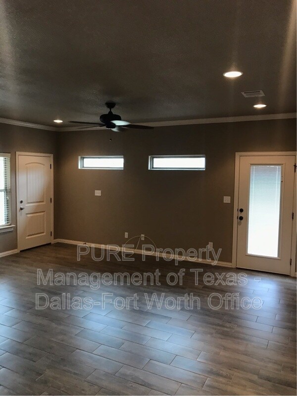 Building Photo - 3001 Enchanted Rd