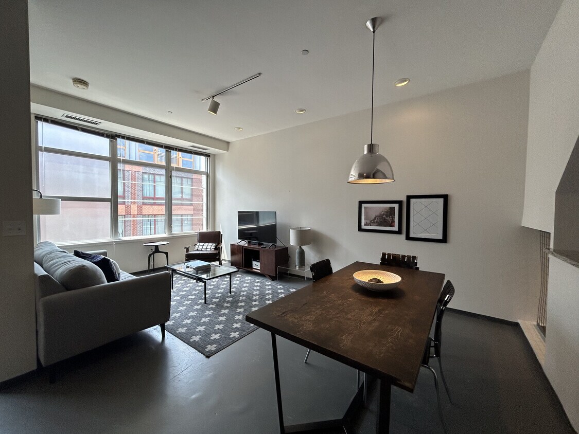 Foto principal - 147 E Berkeley St
