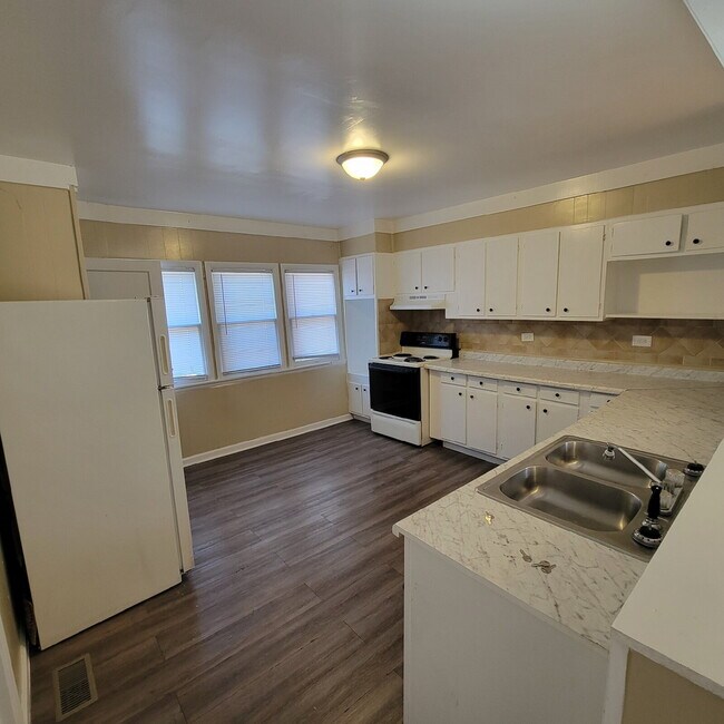 Foto del edificio - conveniently located around the corner from popular Garfield Park