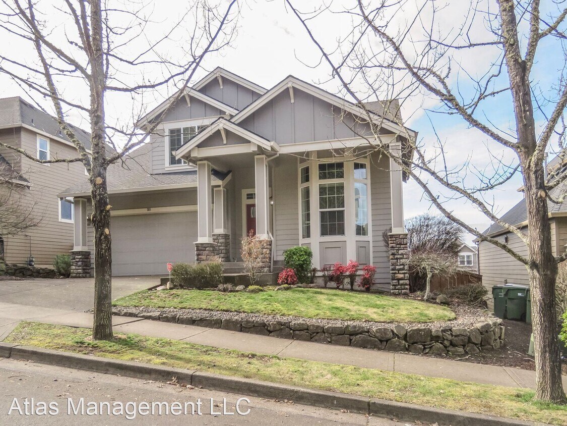 Primary Photo - 5 br, 3.5 bath House - 311 Fairway St