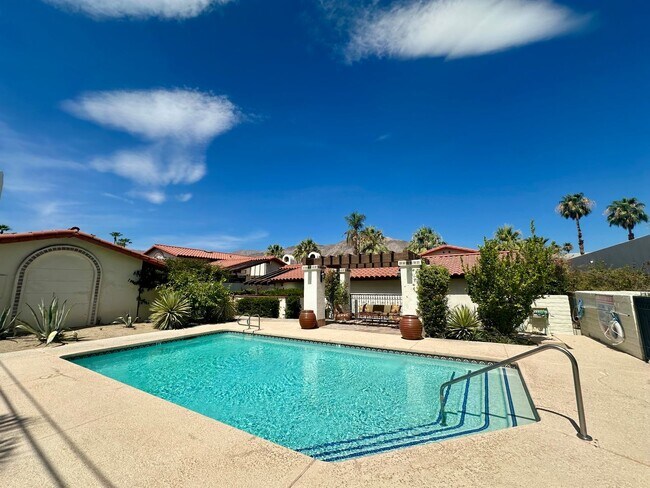 Foto del edificio - AVAILABLE NOW!  2 Bedroom 2 Bathroom Condo in Palm Desert