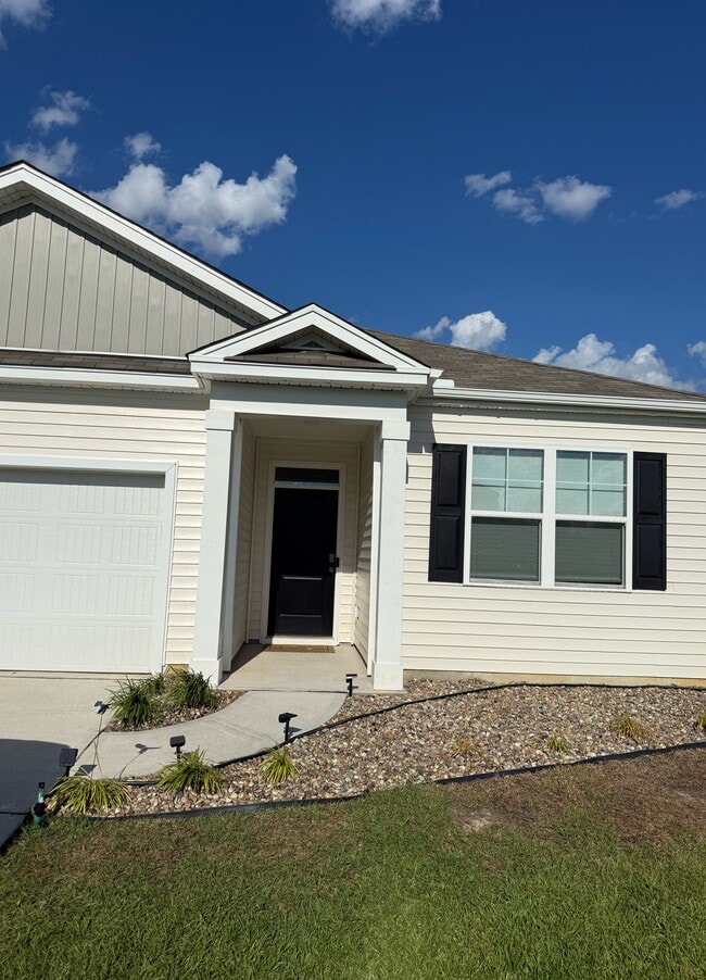 Building Photo - 102 Green Passage Ln