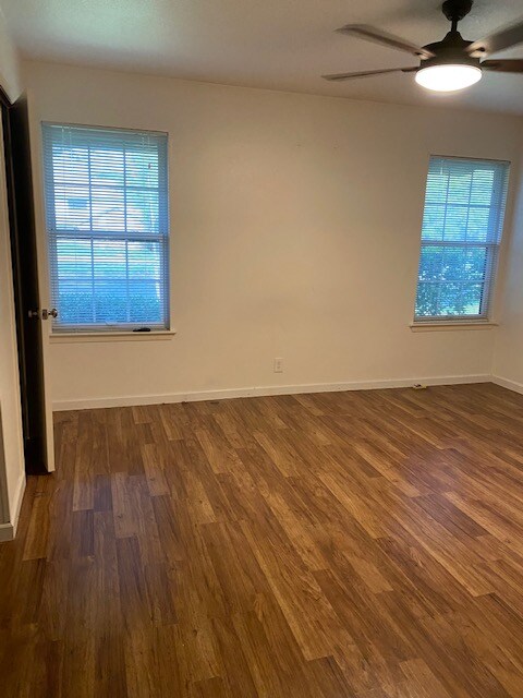 Foto del edificio - 1613 W Braker Ln