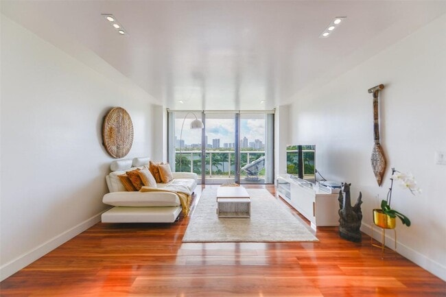 Building Photo - 3625 N Country Club Dr