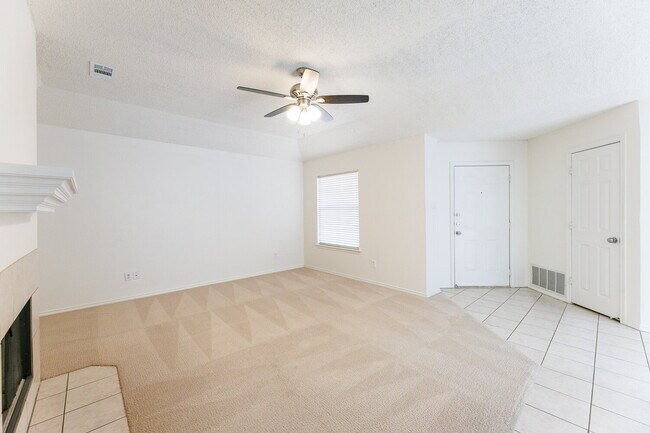 Building Photo - Wonderful Duplex in Southwest Lubbock!