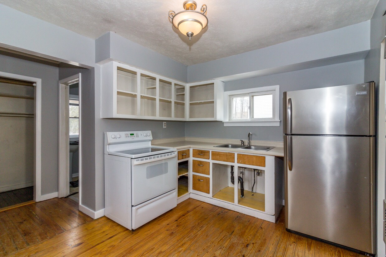 1008 Sherman St, Marquette, MI 49855 House Rental in Marquette, MI