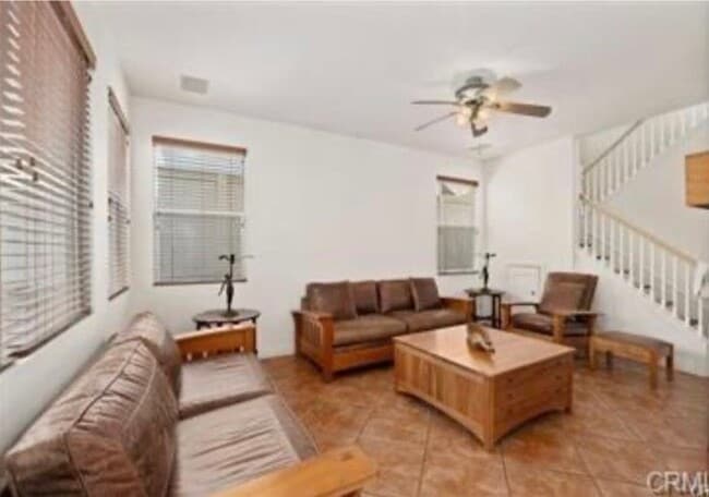 Building Photo - 27 Via Carisma