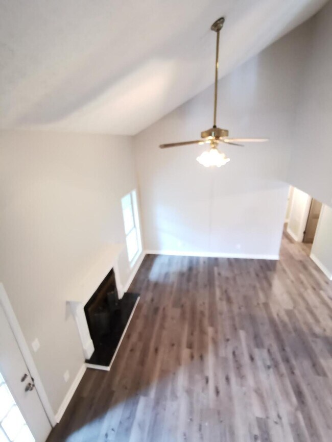 Building Photo - 9418 Cypress Ln