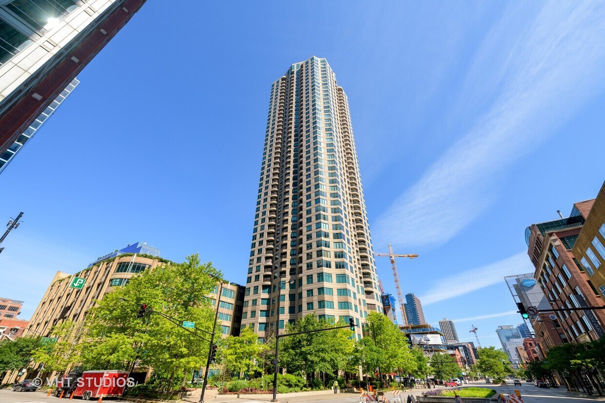 Primary Photo - 400 N LaSalle St