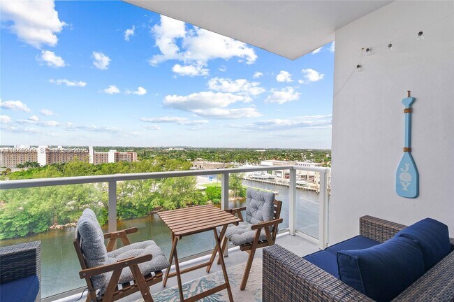 Foto del edificio - 1401 N Riverside Dr