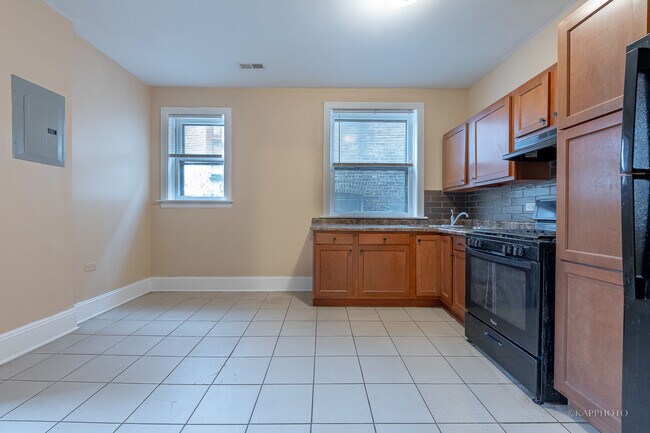 Foto del edificio - 6819 S Ridgeland Ave