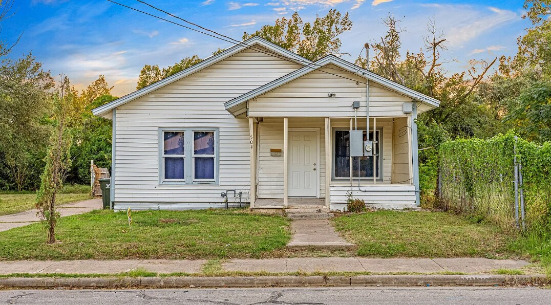 Foto principal - 504 Lottie St
