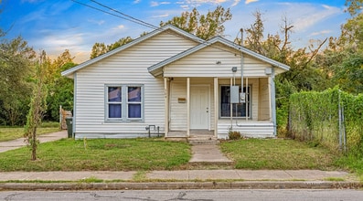 Building Photo - 504 Lottie St