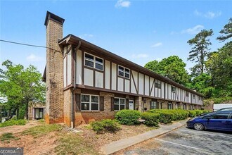 Building Photo - 2952 N Dekalb Dr