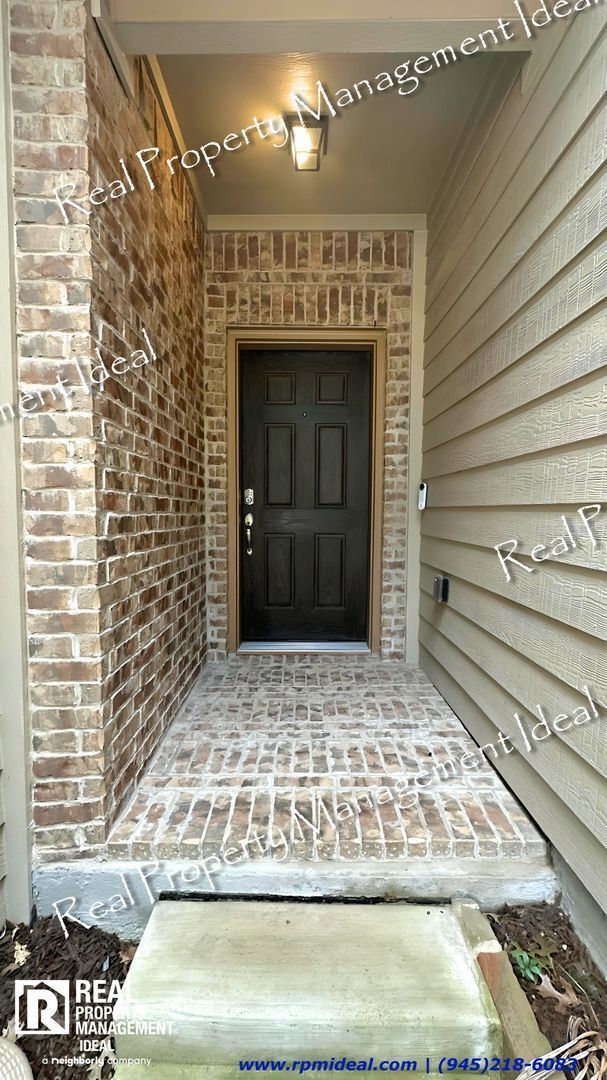 Photo - 304 Basil St House