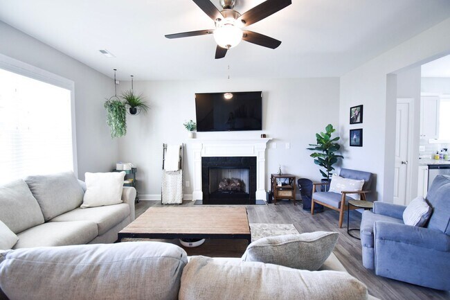 Foto del edificio - 4 Bedroom 3.5 Bath, No Pets