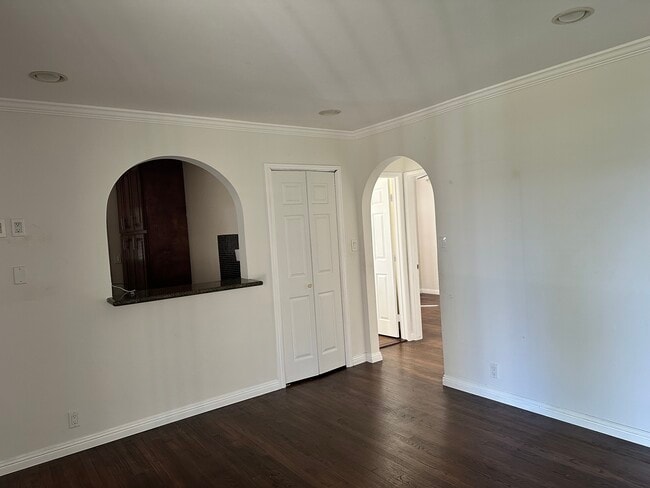 Building Photo - 8373 Dunbarton Ave
