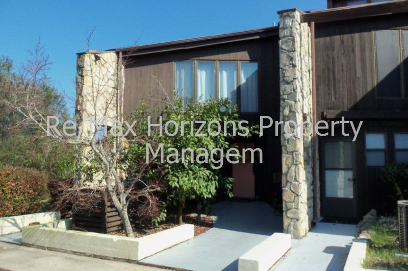 Primary Photo - 9992 Fairway Villas Ln