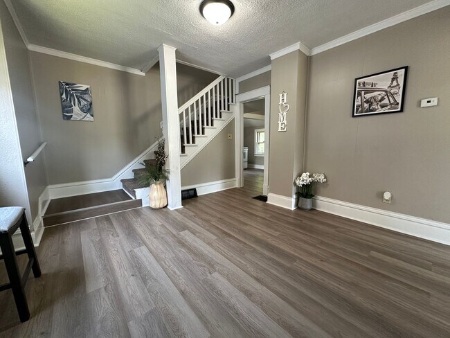 Foto del edificio - Renovated 3 bedroom house for rent in Waterloo