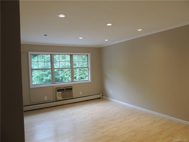 Building Photo - 2910 Barclay Manor