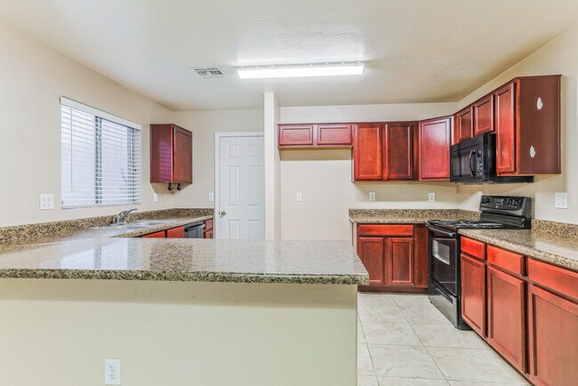 Foto del edificio - Spacious 4 Bedroom Home in Maricopa, AZ