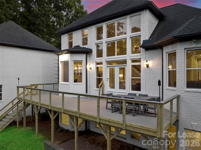 Foto del edificio - 578 Normandy Rd