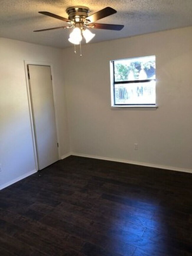 Building Photo - 2909 Las Vegas Trail